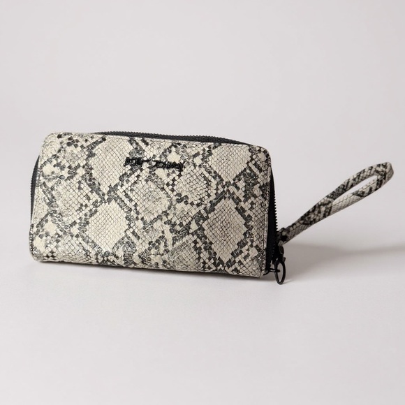 NWOT Betsey Johnson Snake sun print Black Clutch Wallet - Picture 3 of 3